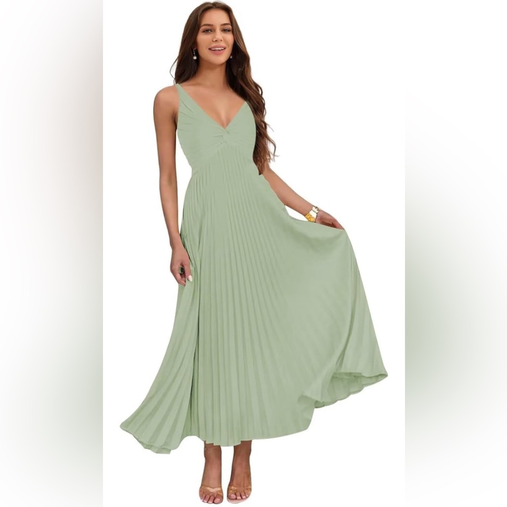 Elegant Green Pleated Dress
